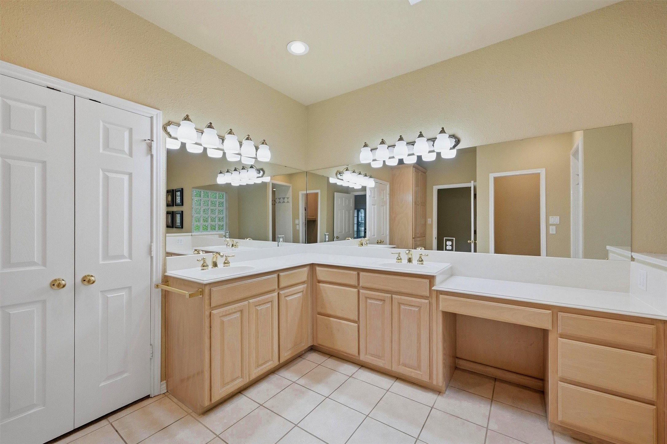 106 Santee Drive Lake Kiowa TX 76240