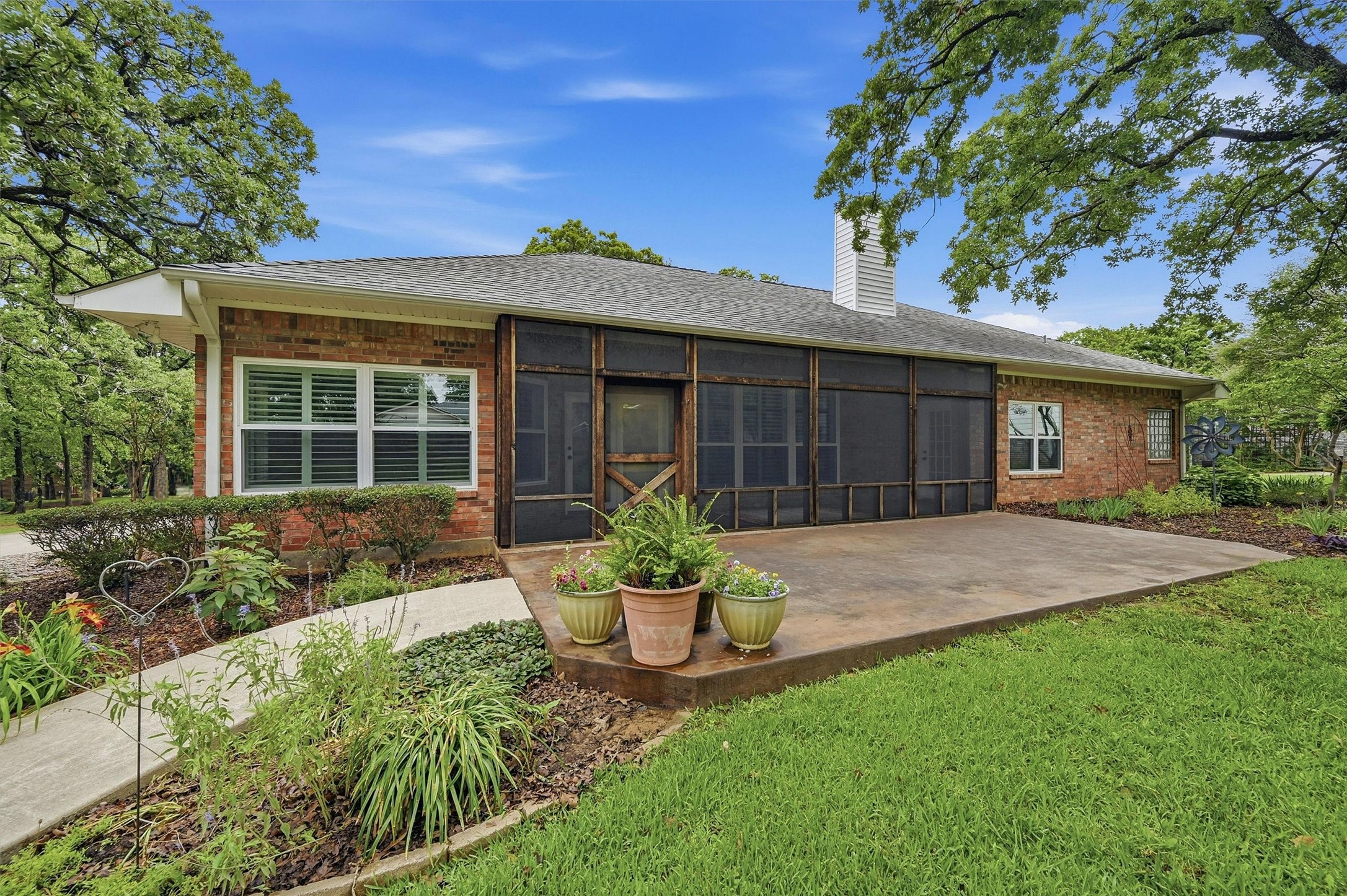 106 Santee Drive Lake Kiowa TX 76240