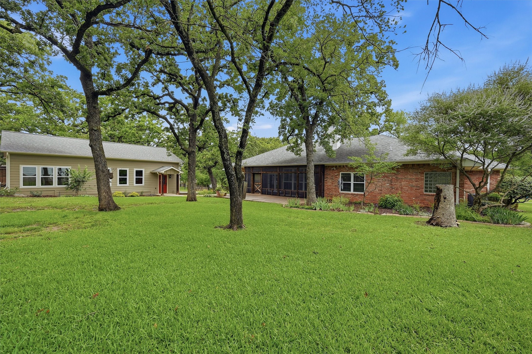 106 Santee Drive Lake Kiowa TX 76240