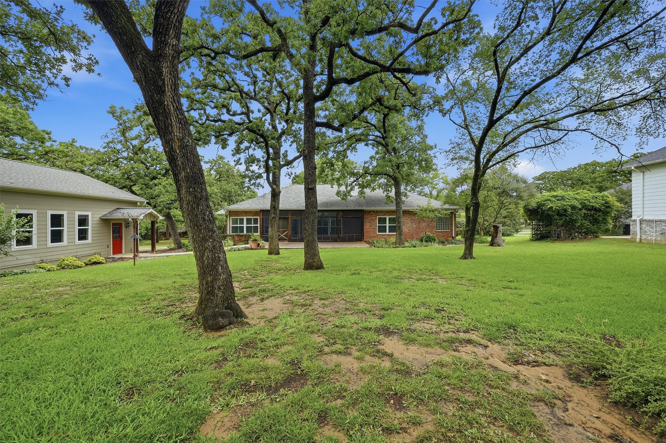 106 Santee Drive Lake Kiowa TX 76240