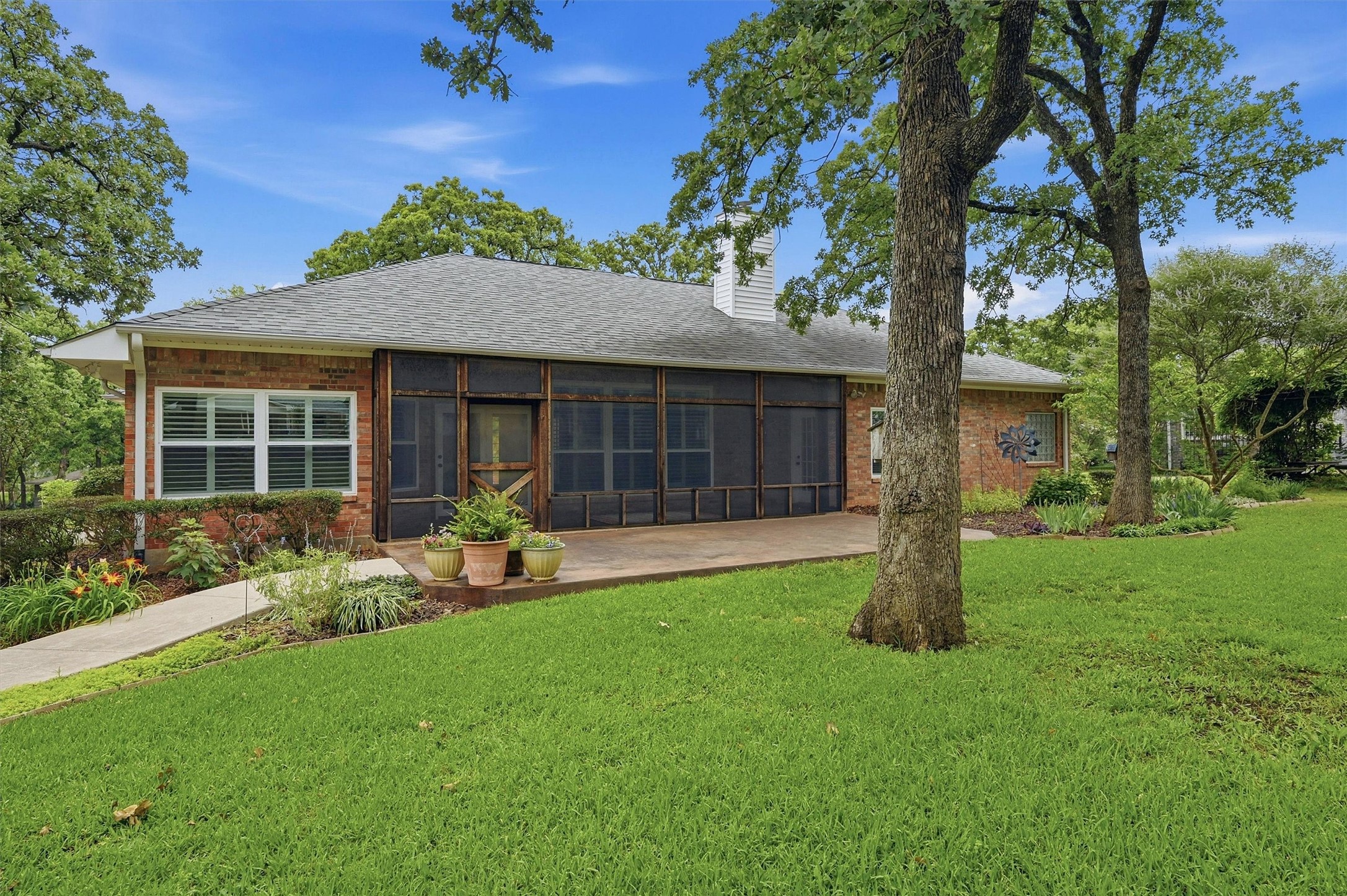 106 Santee Drive Lake Kiowa TX 76240