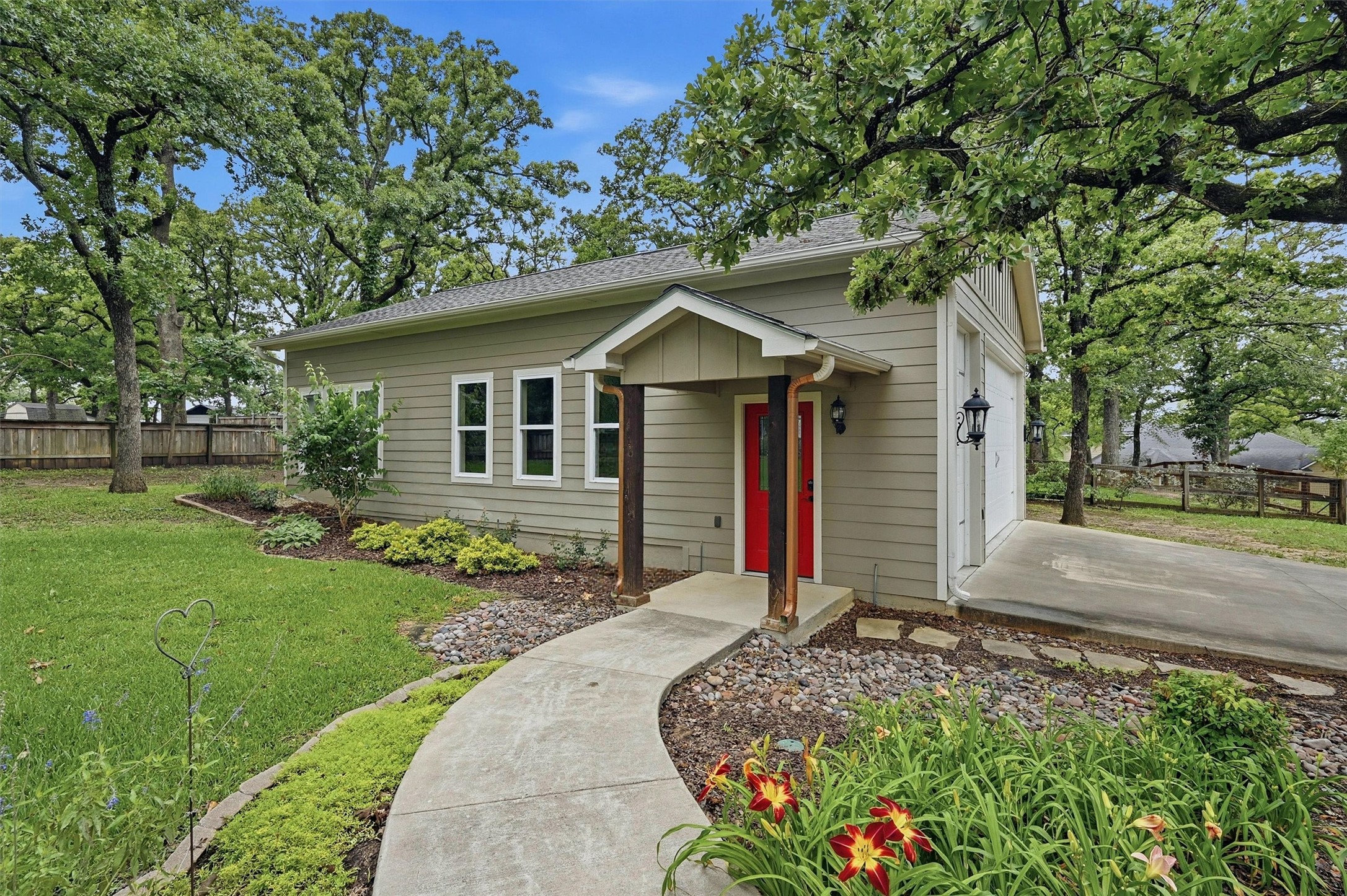 106 Santee Drive Lake Kiowa TX 76240