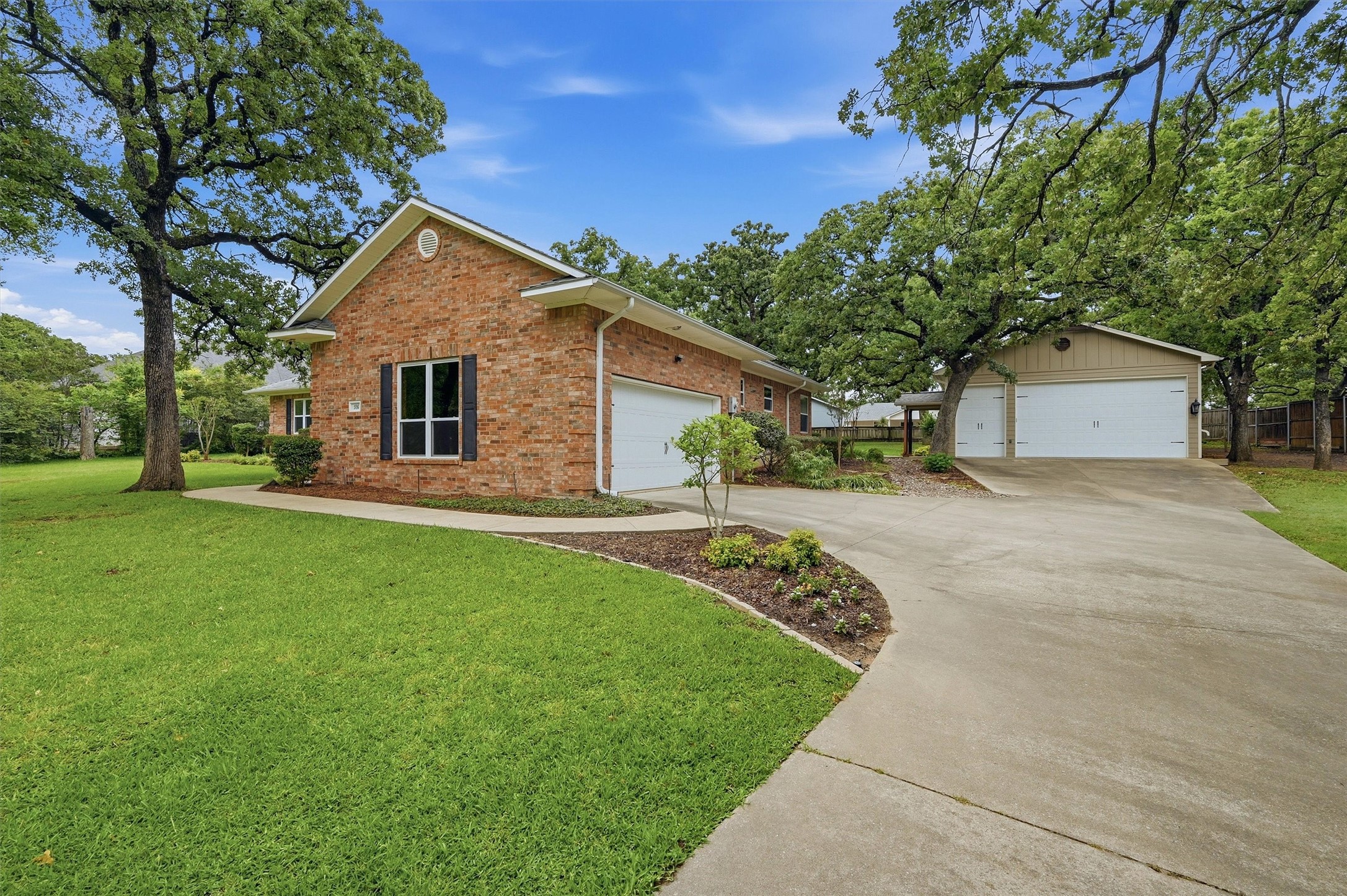 106 Santee Drive Lake Kiowa TX 76240