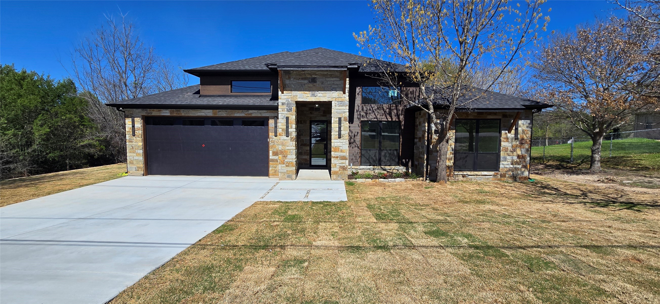 210 Knob Hill Drive Granbury TX 76048