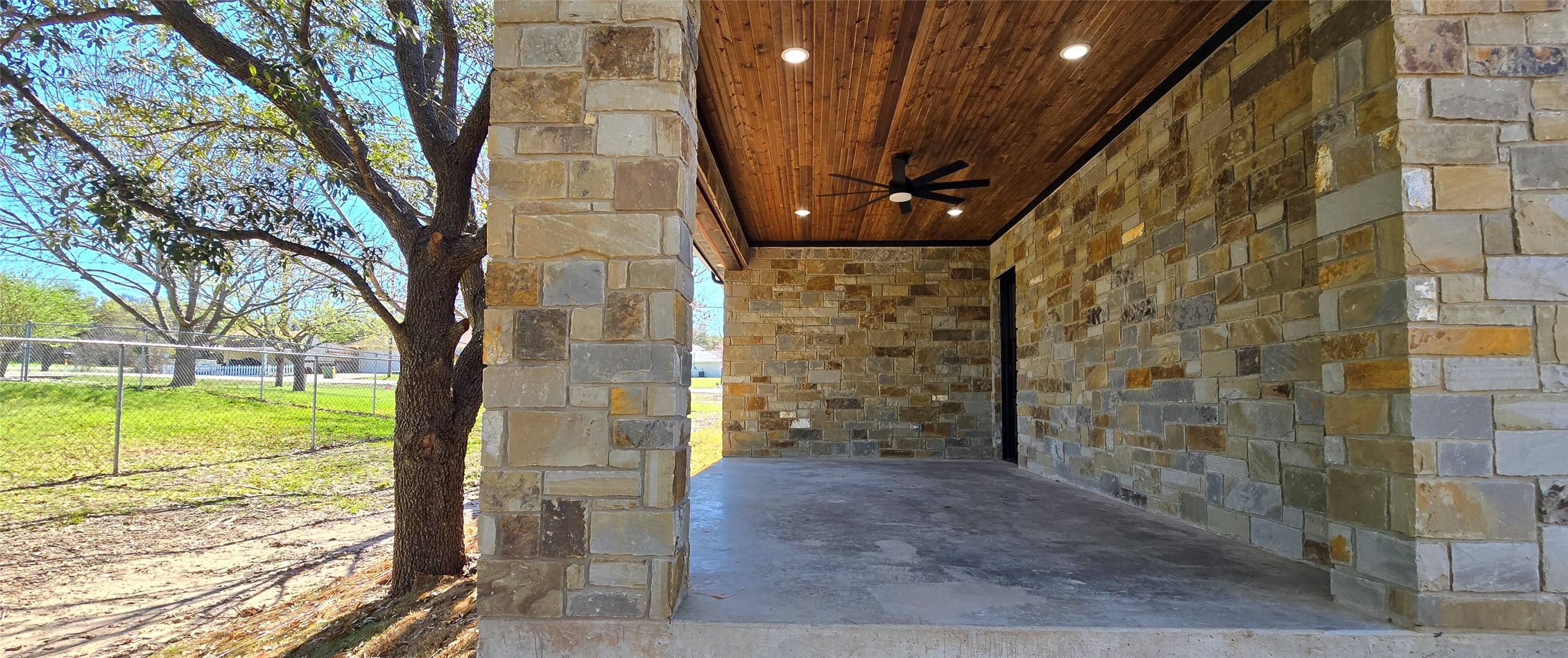 210 Knob Hill Drive Granbury TX 76048