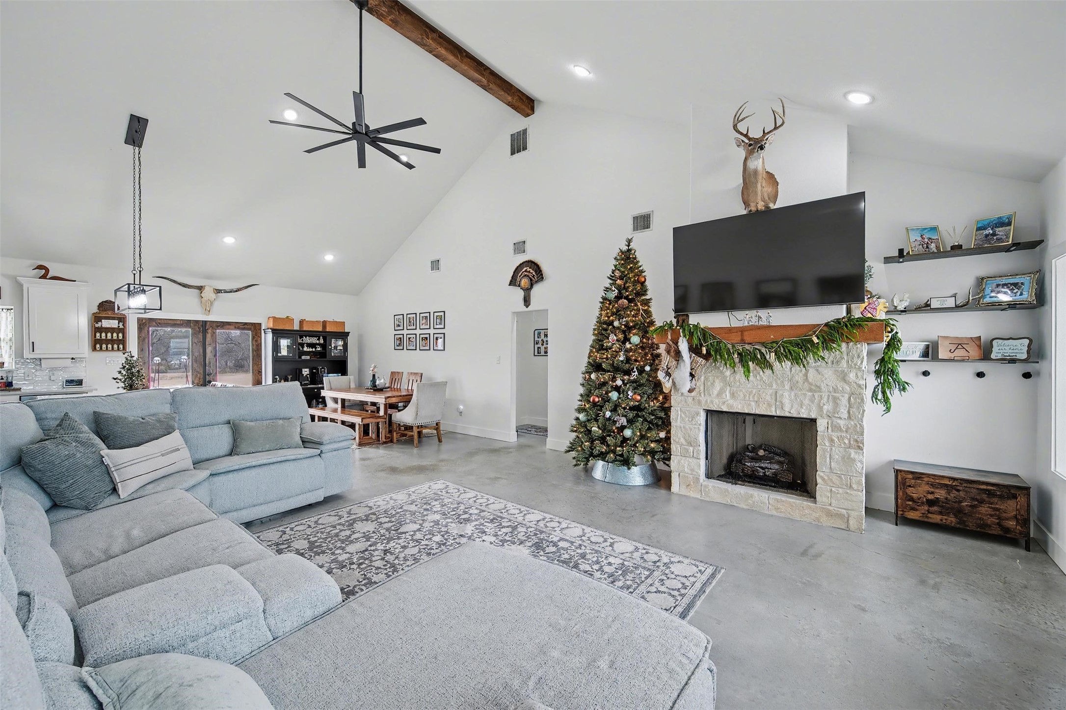 2011 County Road 1590 Alvord TX 76225