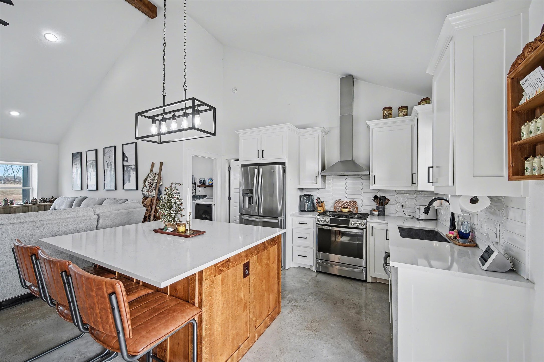 2011 County Road 1590 Alvord TX 76225