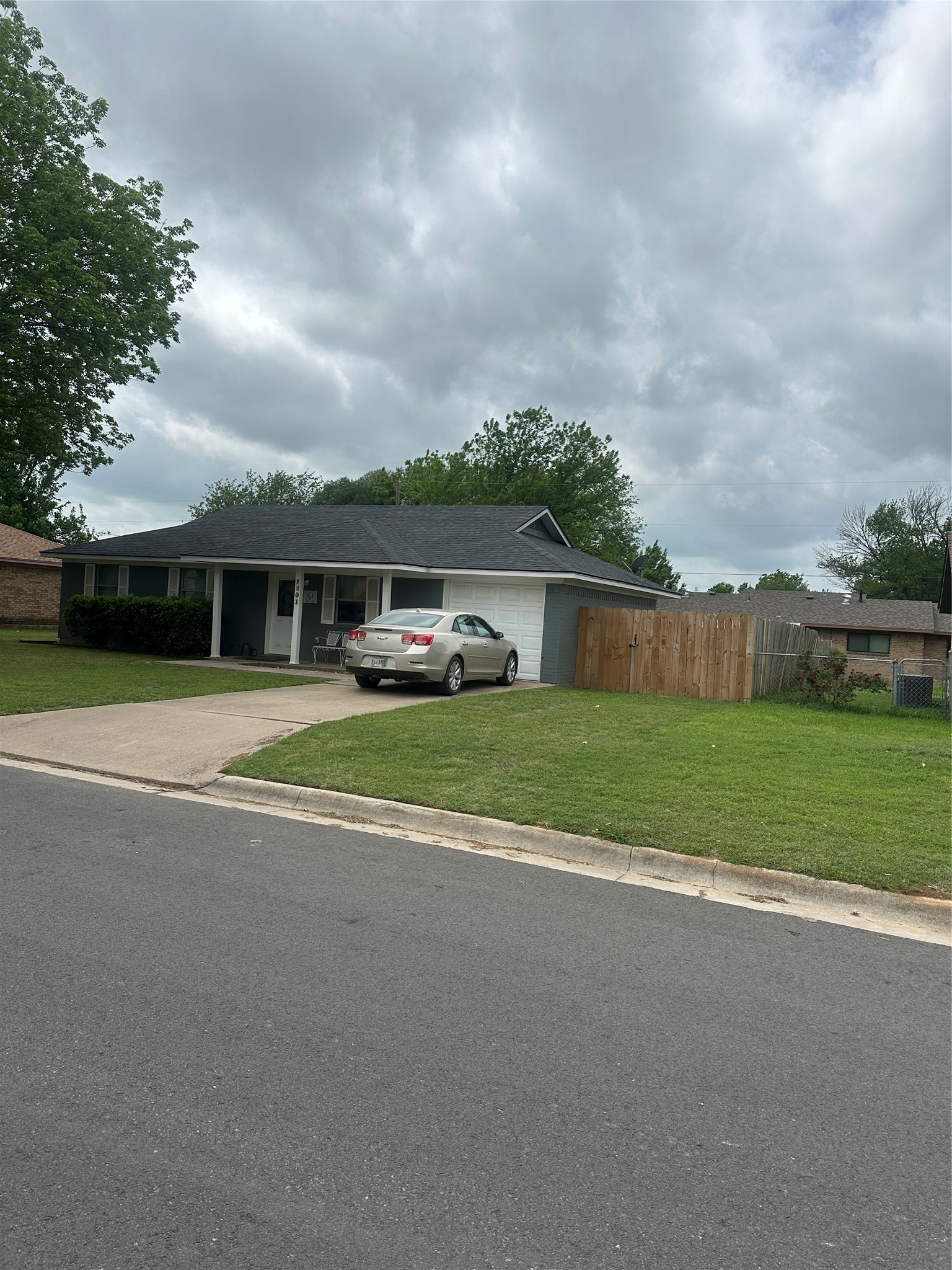 1201 N Taylor Street Gainesville TX 76240