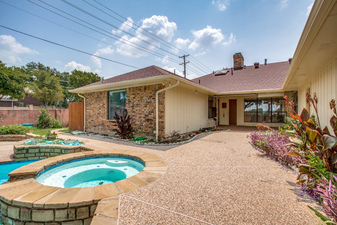 2413 Glen Morris Road Carrollton TX 75007