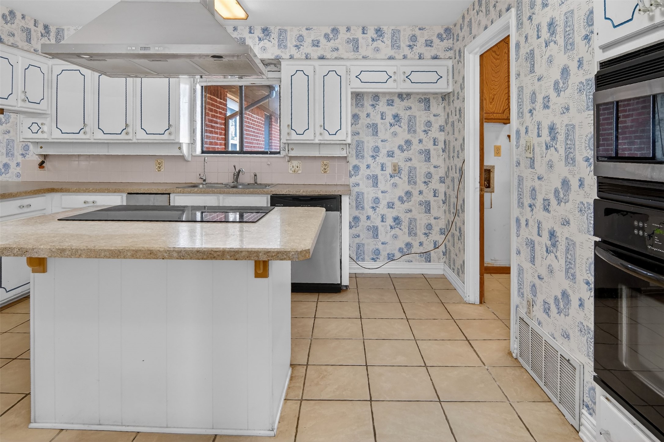 1055 Harmony Circle Weatherford TX 76087