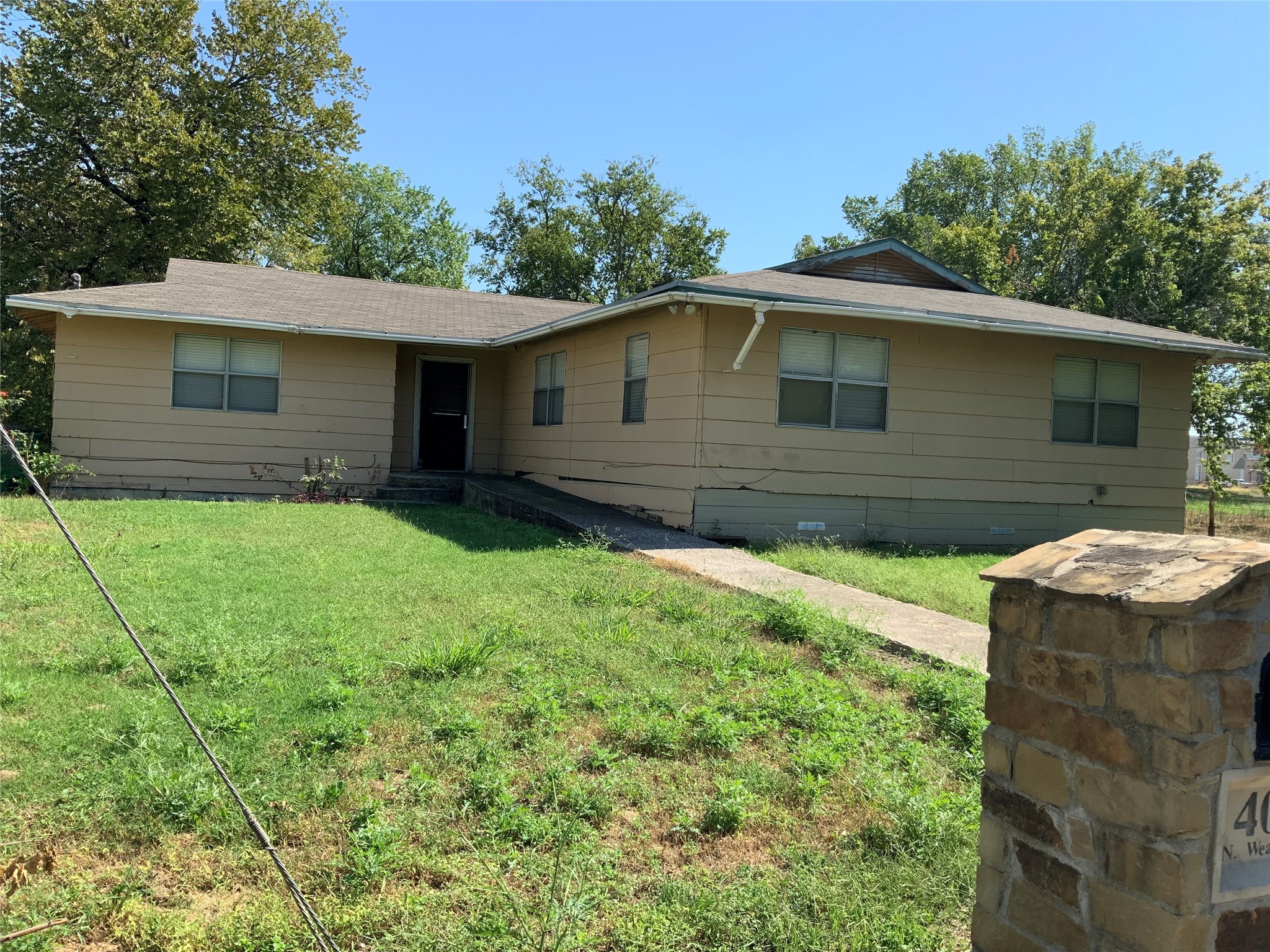 400 N Weaver Street Gainesville TX 76240
