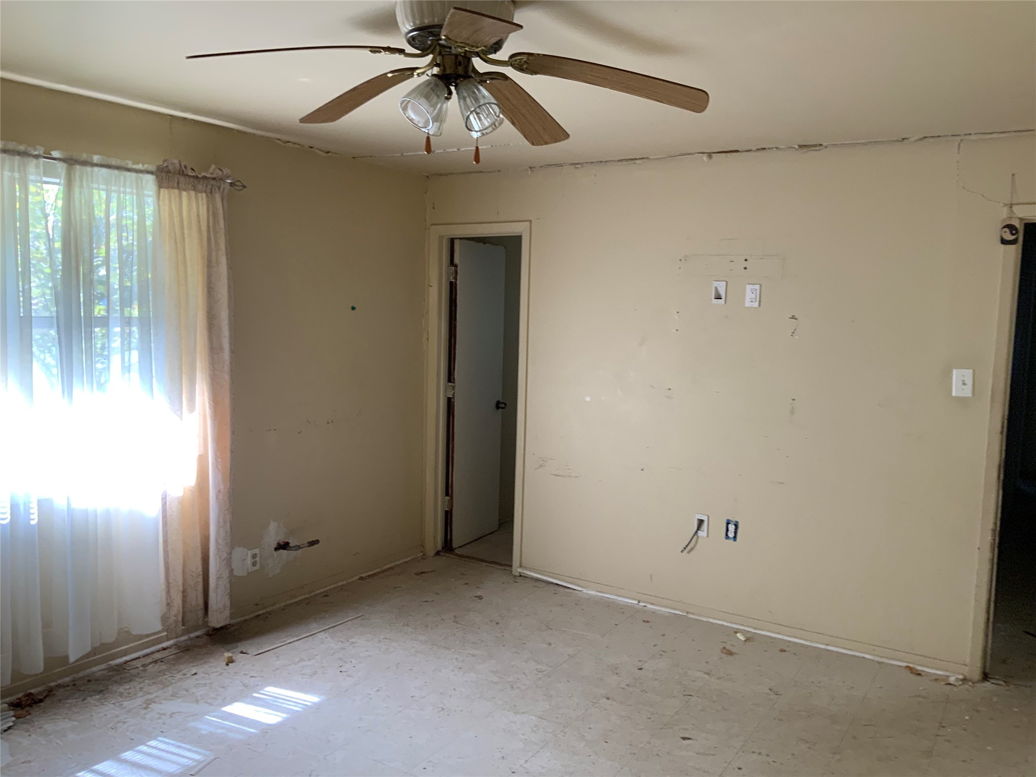 400 N Weaver Street Gainesville TX 76240