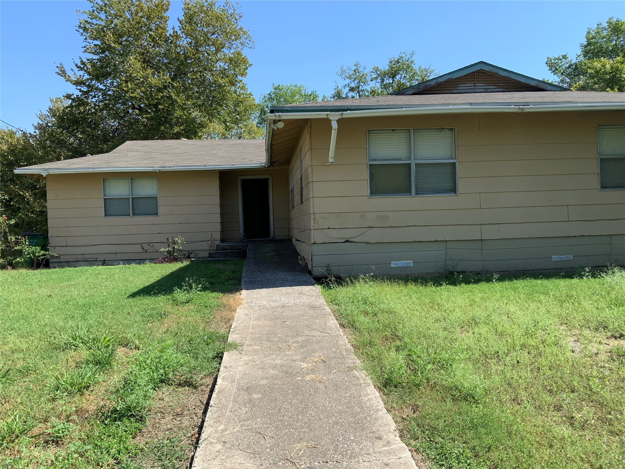 400 N Weaver Street Gainesville TX 76240