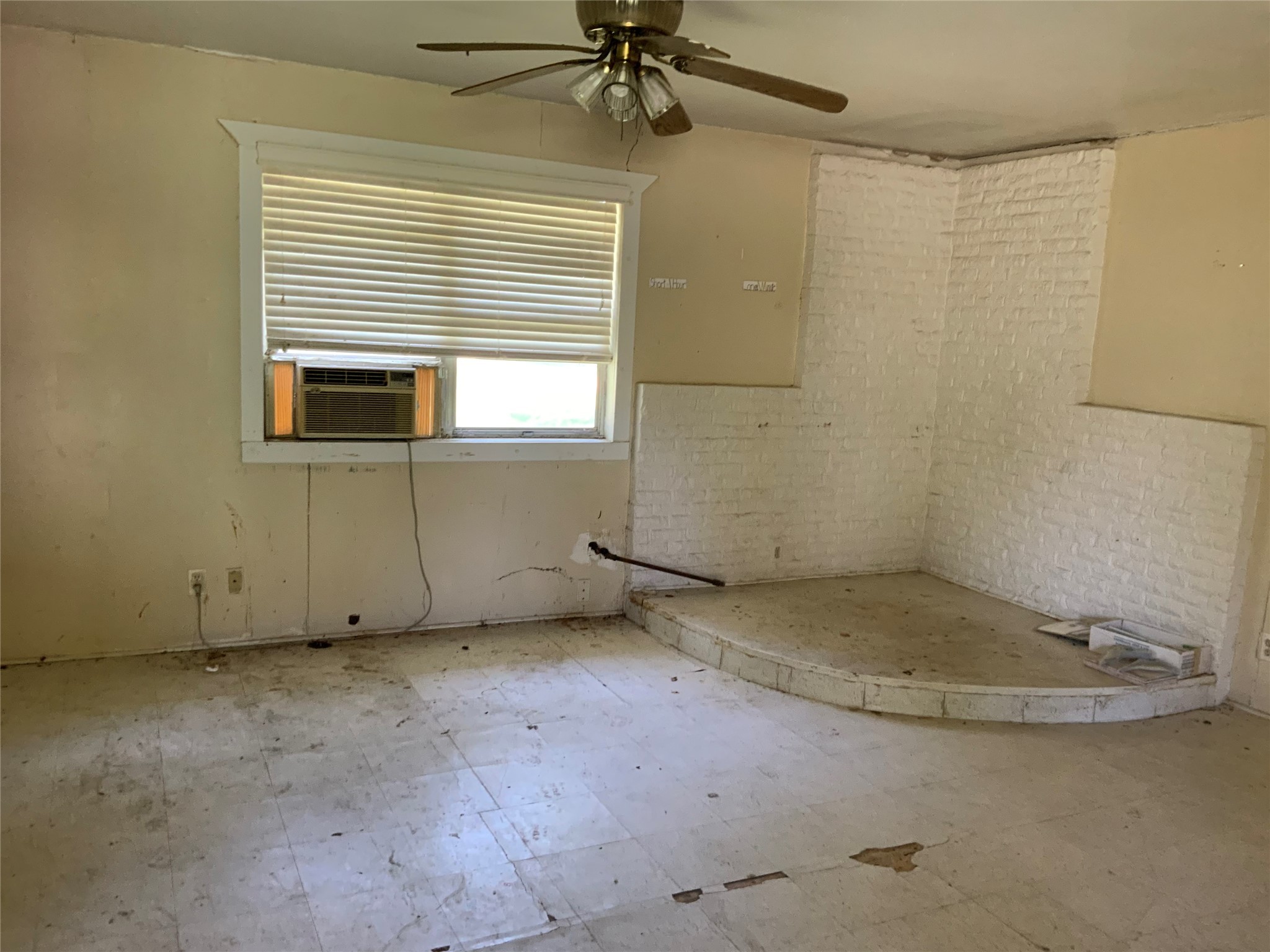 400 N Weaver Street Gainesville TX 76240
