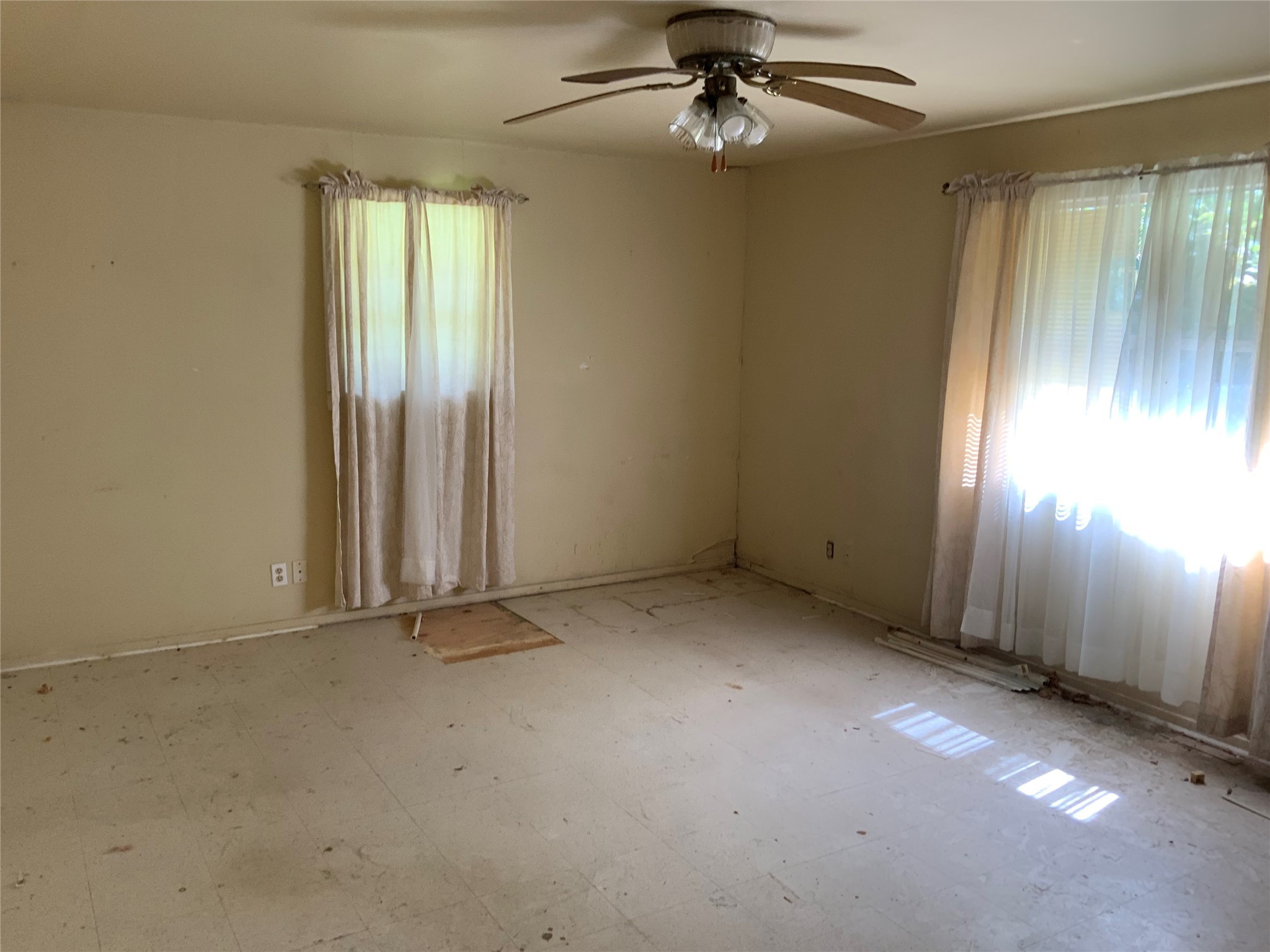 400 N Weaver Street Gainesville TX 76240