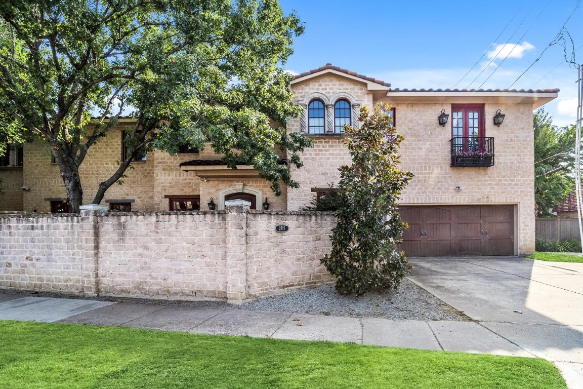 2717 N Henderson Avenue Dallas TX 75206