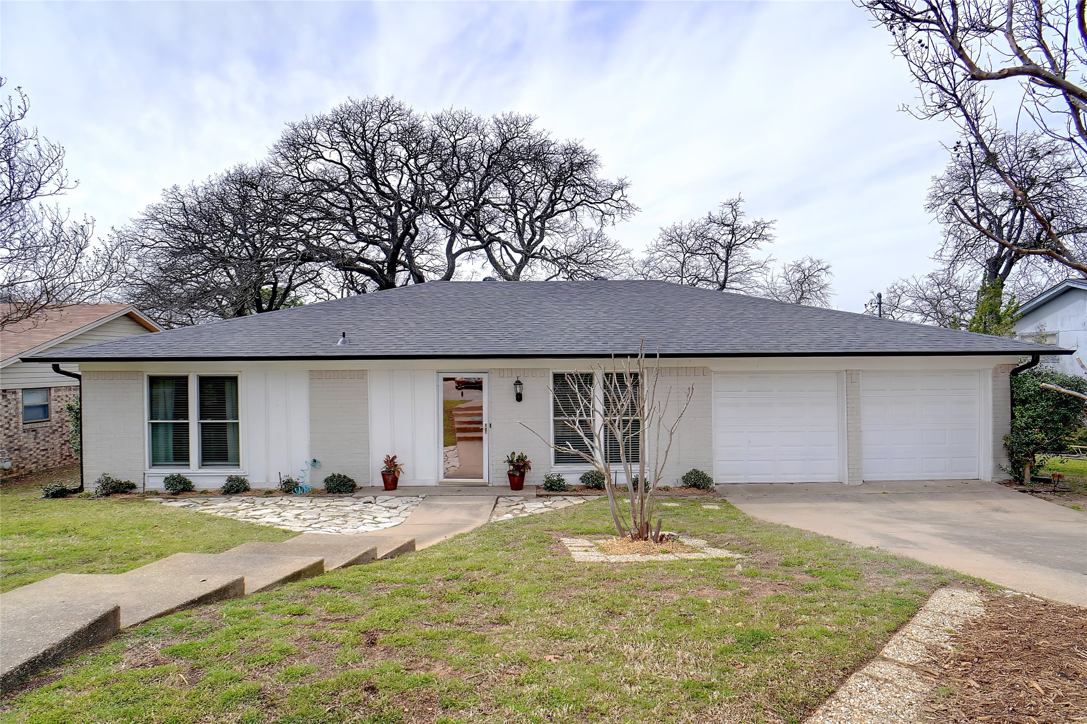 702 Vail Drive Arlington TX 76012