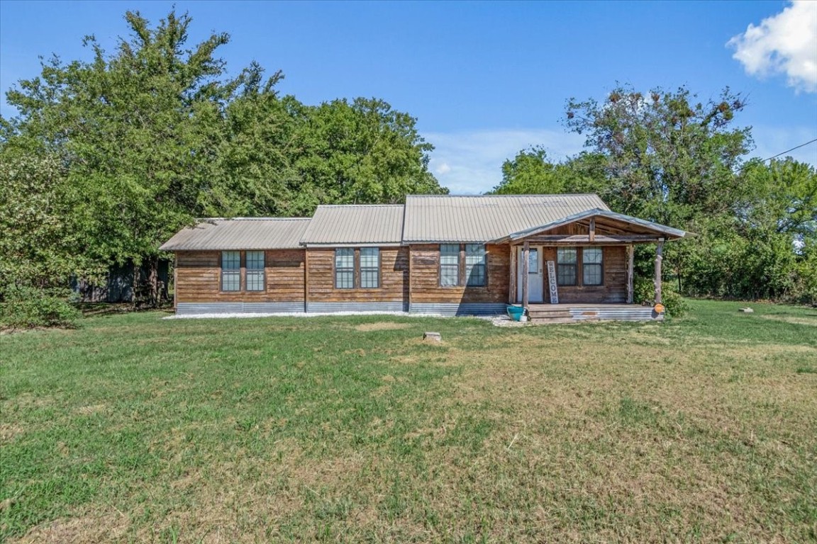 715 Bradley Street Groesbeck TX 76642