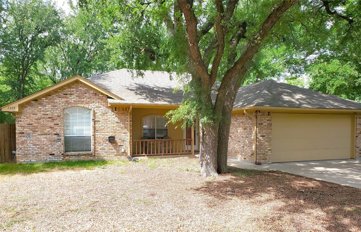 1315 Mcanear Court Cleburne TX 76033