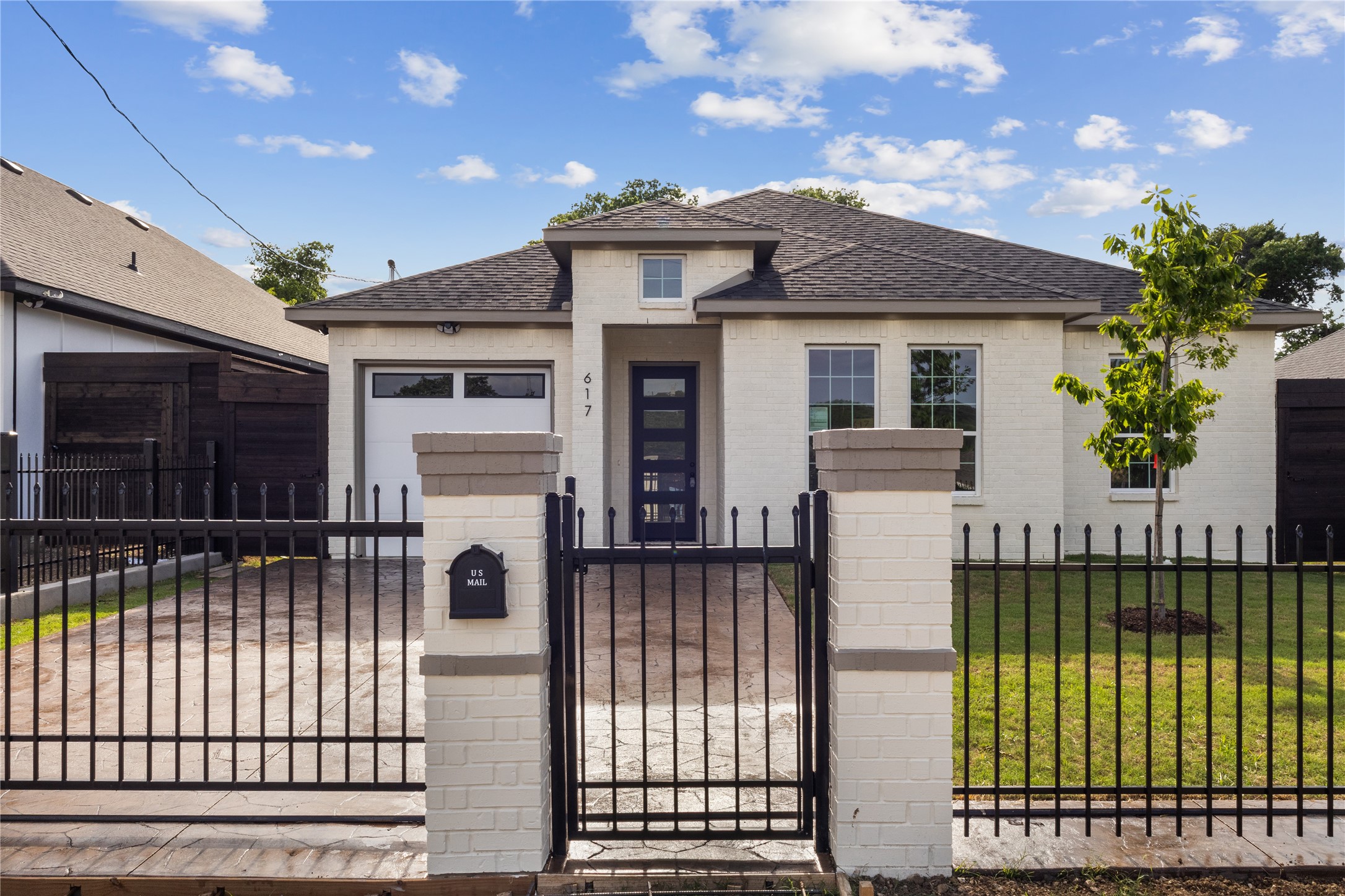 617 N Dwight Avenue Dallas TX 75211