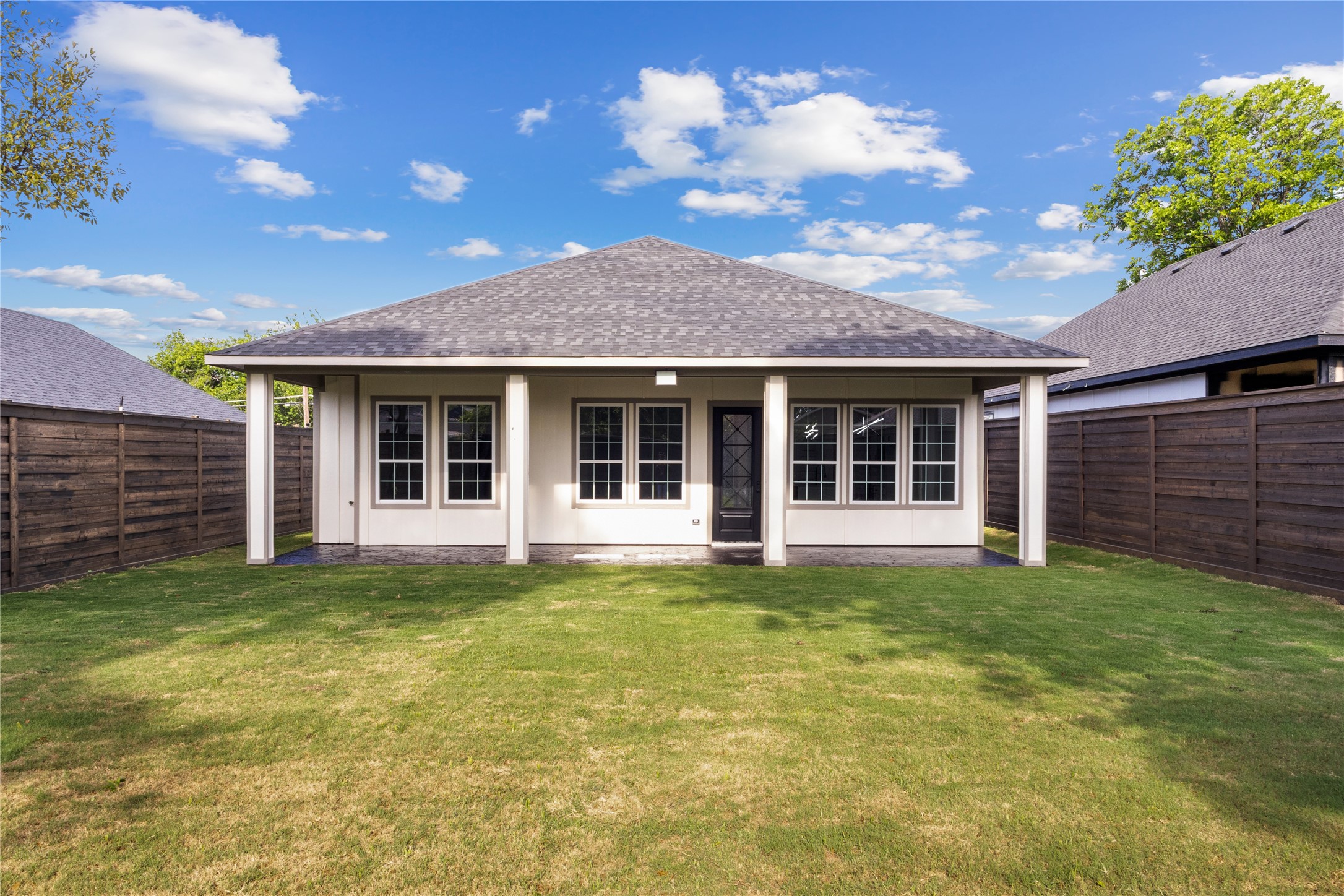 617 N Dwight Avenue Dallas TX 75211