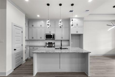 617 N Dwight Avenue Dallas TX 75211