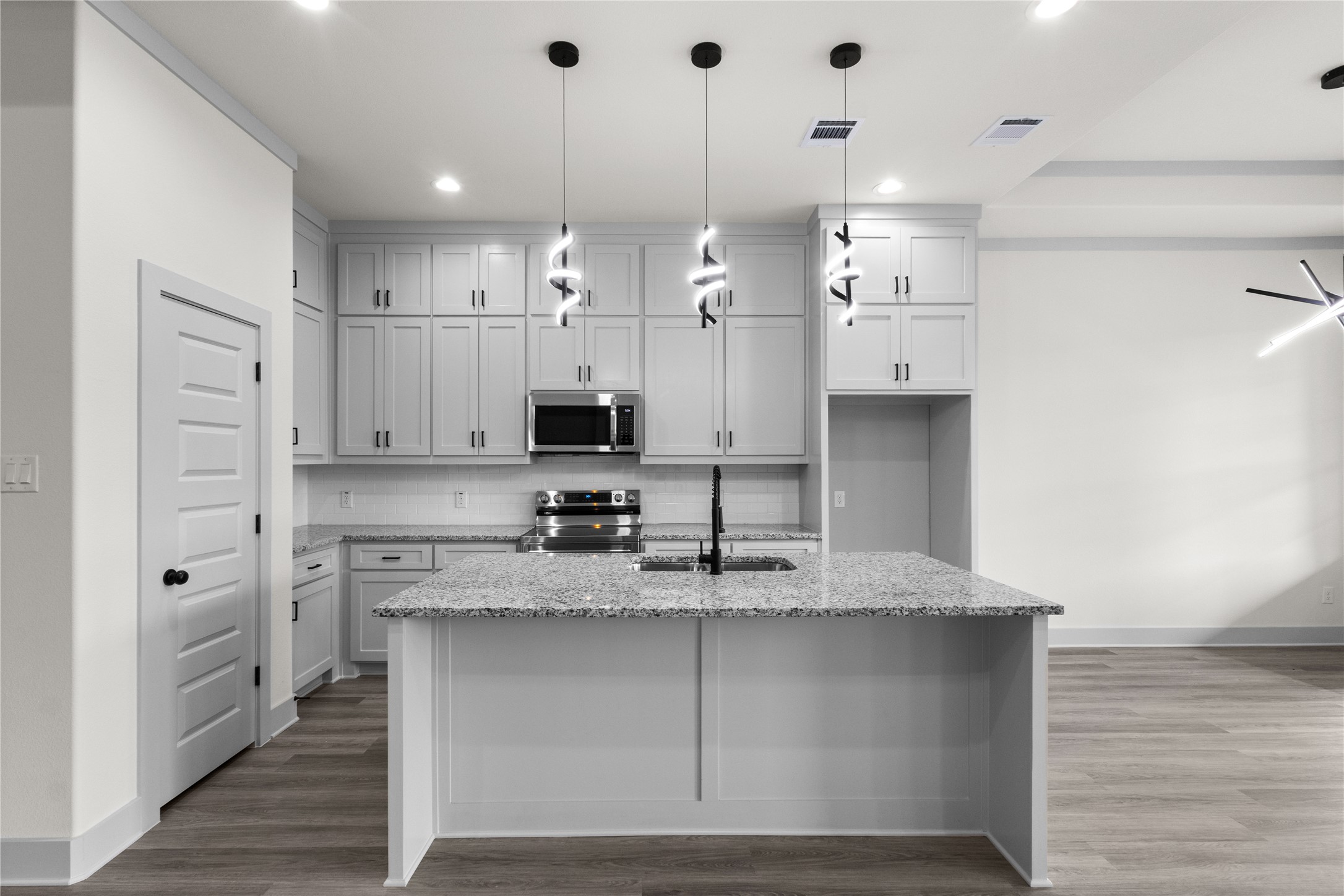 617 N Dwight Avenue Dallas TX 75211