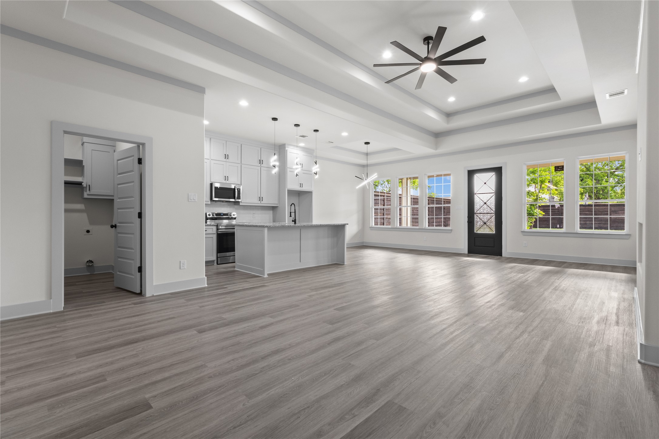 617 N Dwight Avenue Dallas TX 75211
