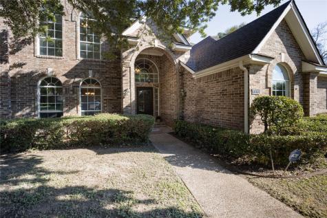 1915 Wandering Way Trail Desoto TX 75115