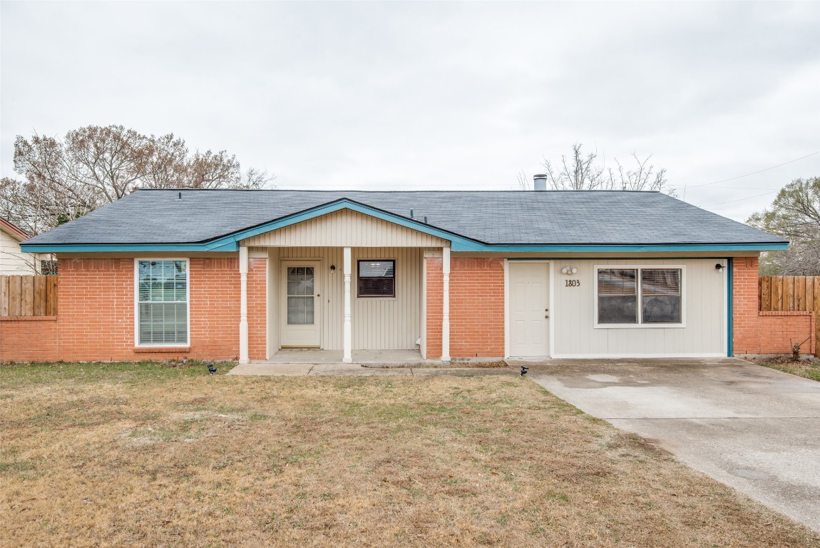1803 Meadow Crest Lane Duncanville TX 75137