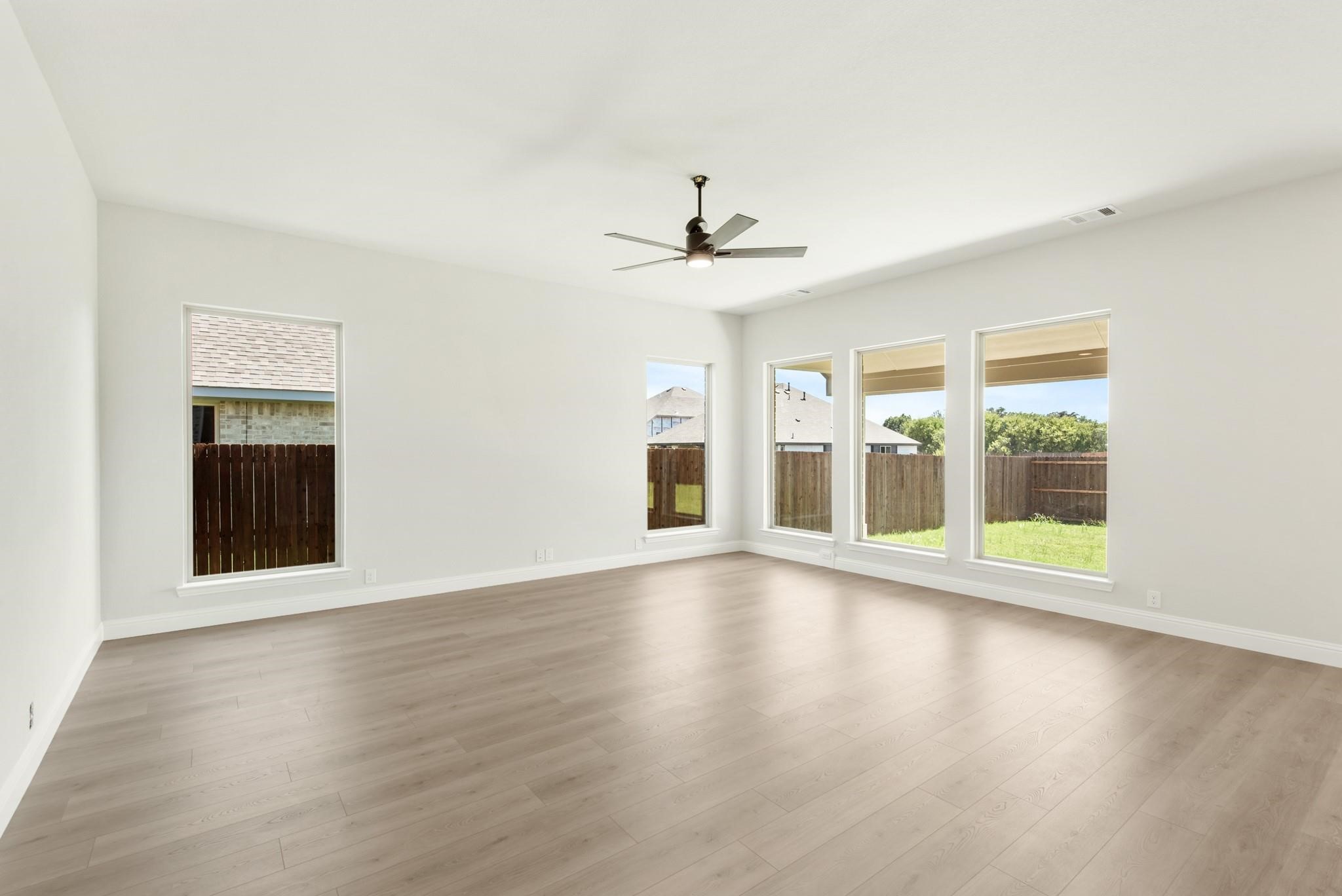 402 Laurel Lane Glenn Heights TX 75154
