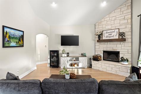 909 Summer Hill Lane Red Oak TX 75154