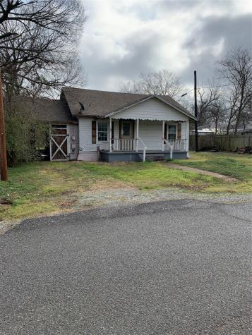 304 N Gowdy Street Whitewright TX 75491