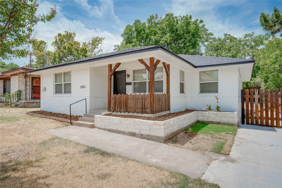 2323 Hollywood Avenue Dallas TX 75224