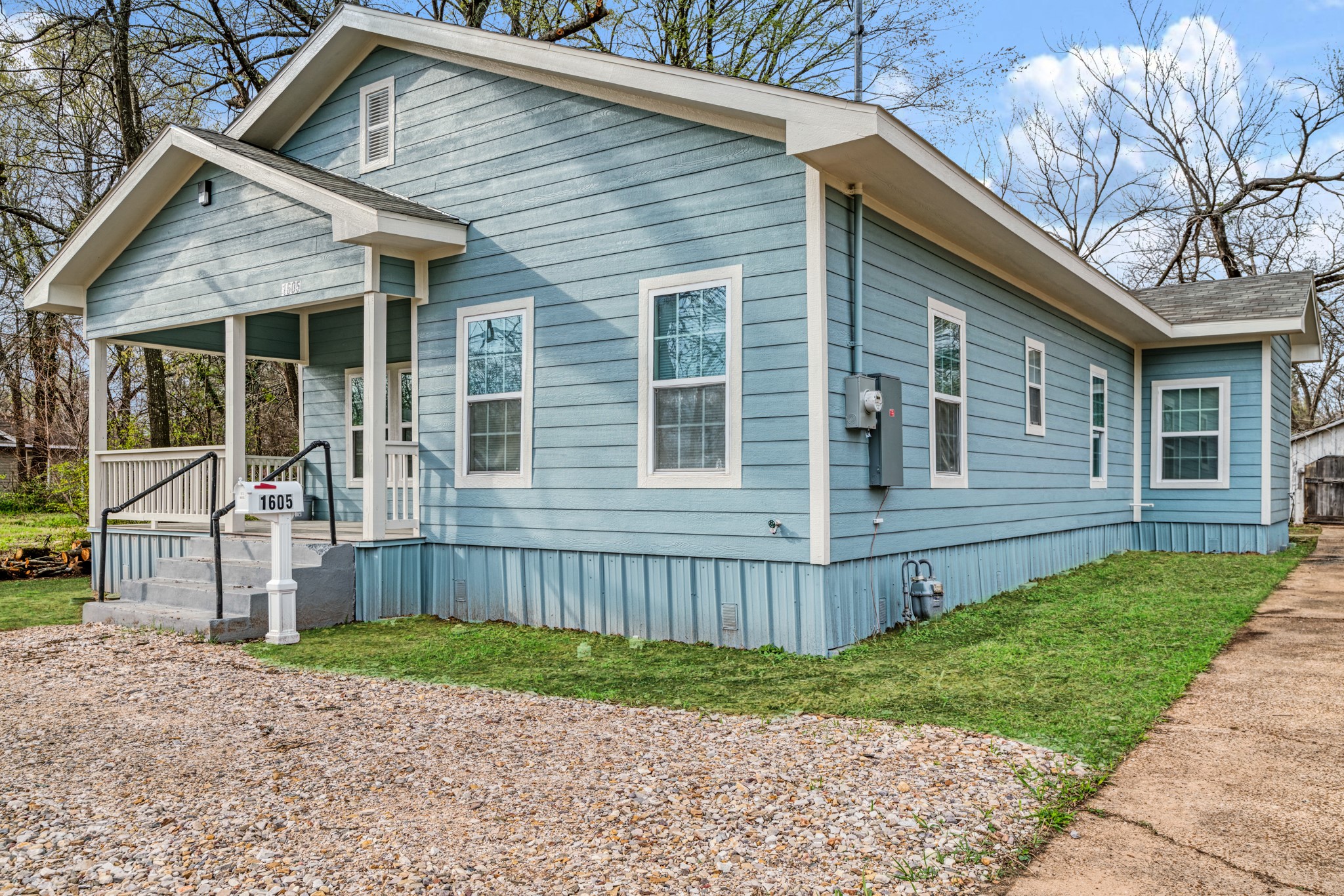 1605 Pine Bluff Street Paris TX 75460