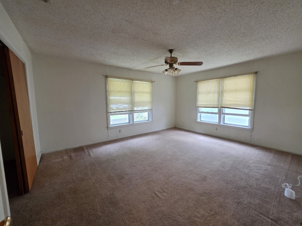 215 Woodard Avenue Cleburne TX 76033