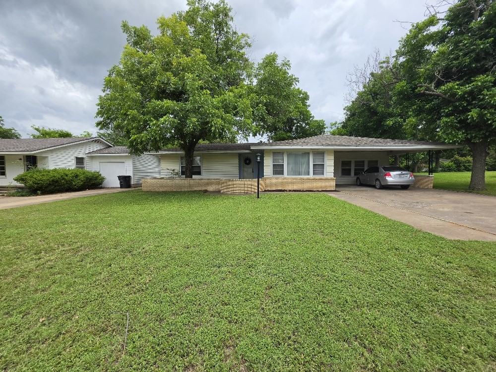 215 Woodard Avenue Cleburne TX 76033