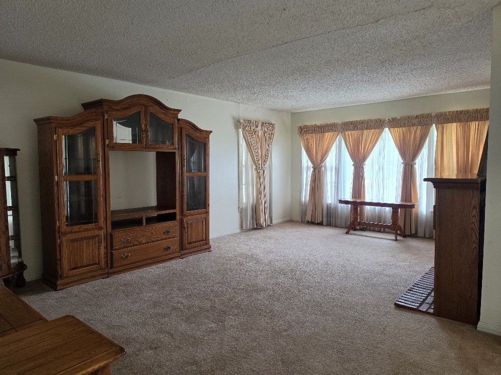 215 Woodard Avenue Cleburne TX 76033