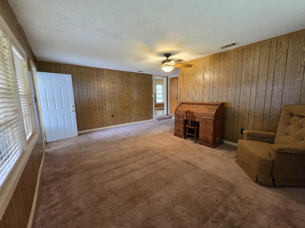 215 Woodard Avenue Cleburne TX 76033