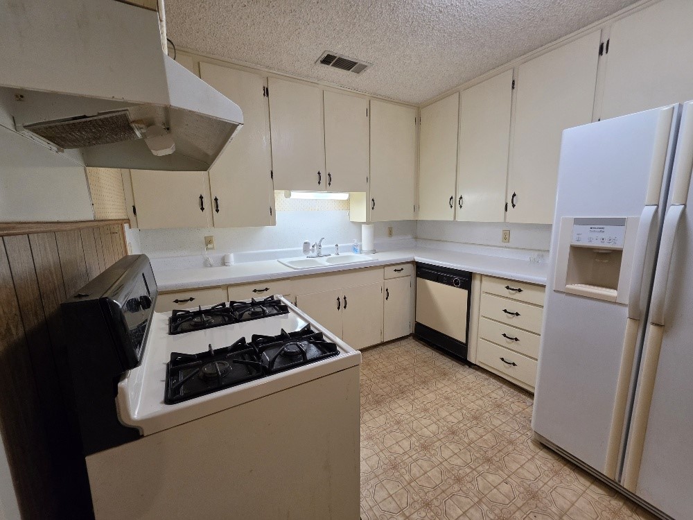 215 Woodard Avenue Cleburne TX 76033