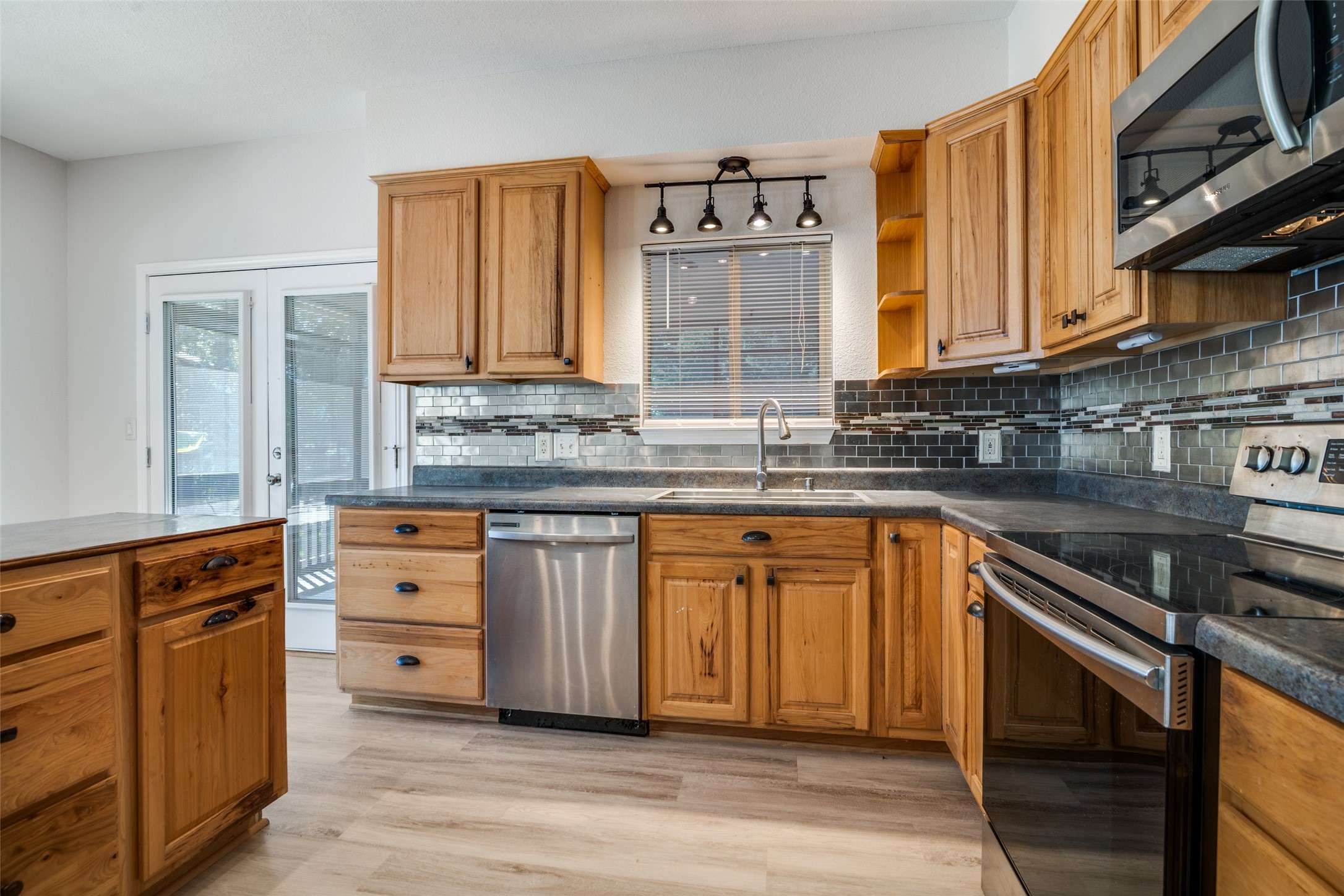 129 Little River Bend Mabank TX 75156