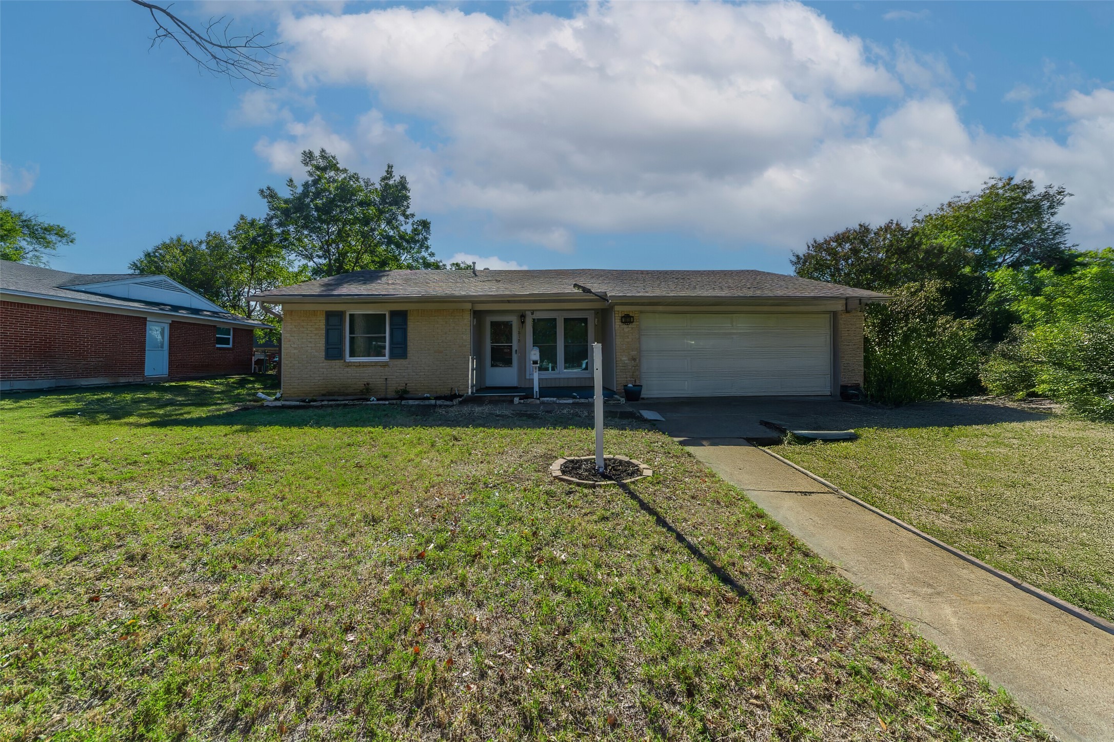 1818 Hillcrest Drive Irving TX 75062