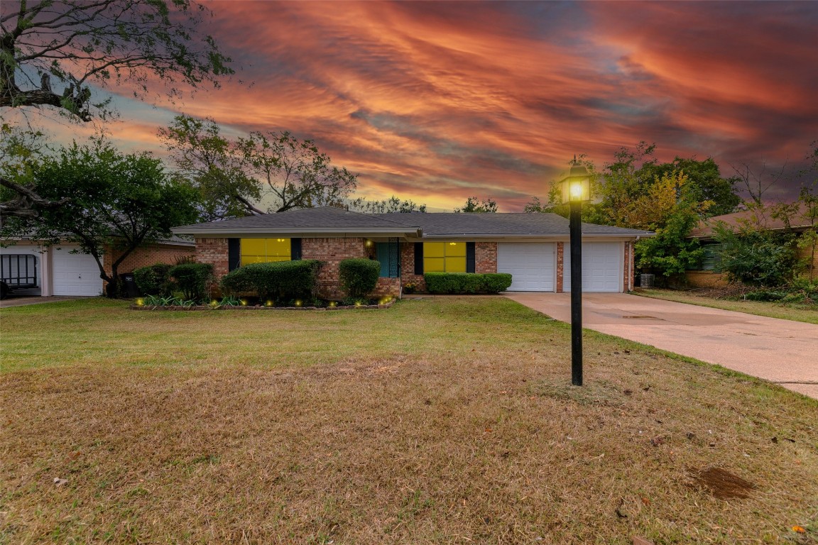 6704 Yosemite Drive Fort Worth TX 76112