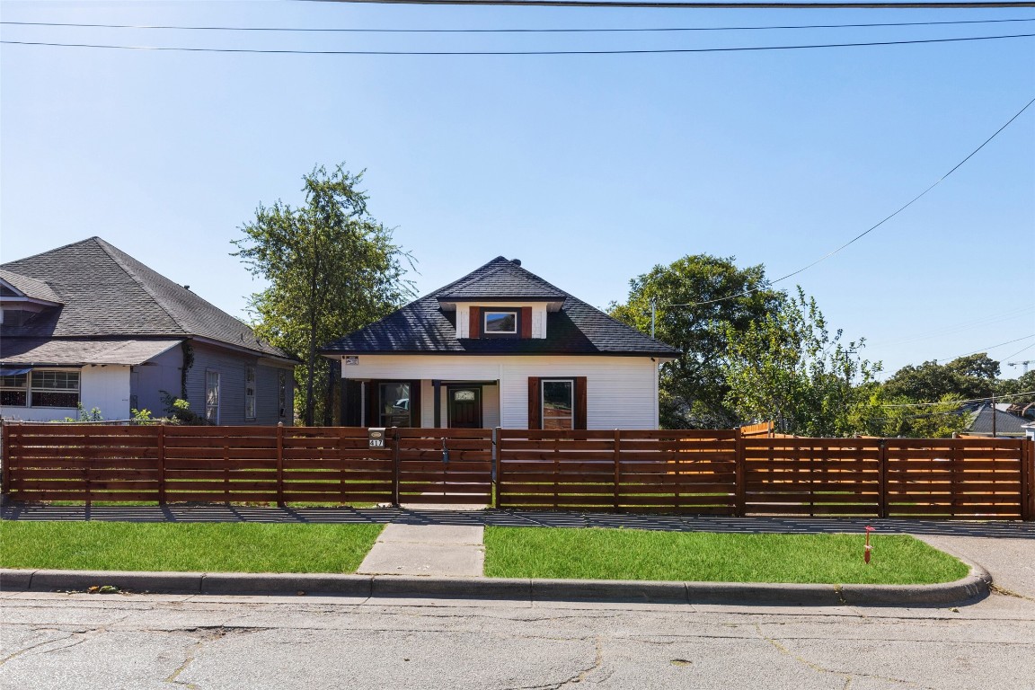 417 N Lancaster Avenue Dallas TX 75203