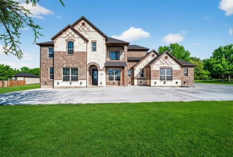 1530 S Houston School Road Lancaster TX 75146