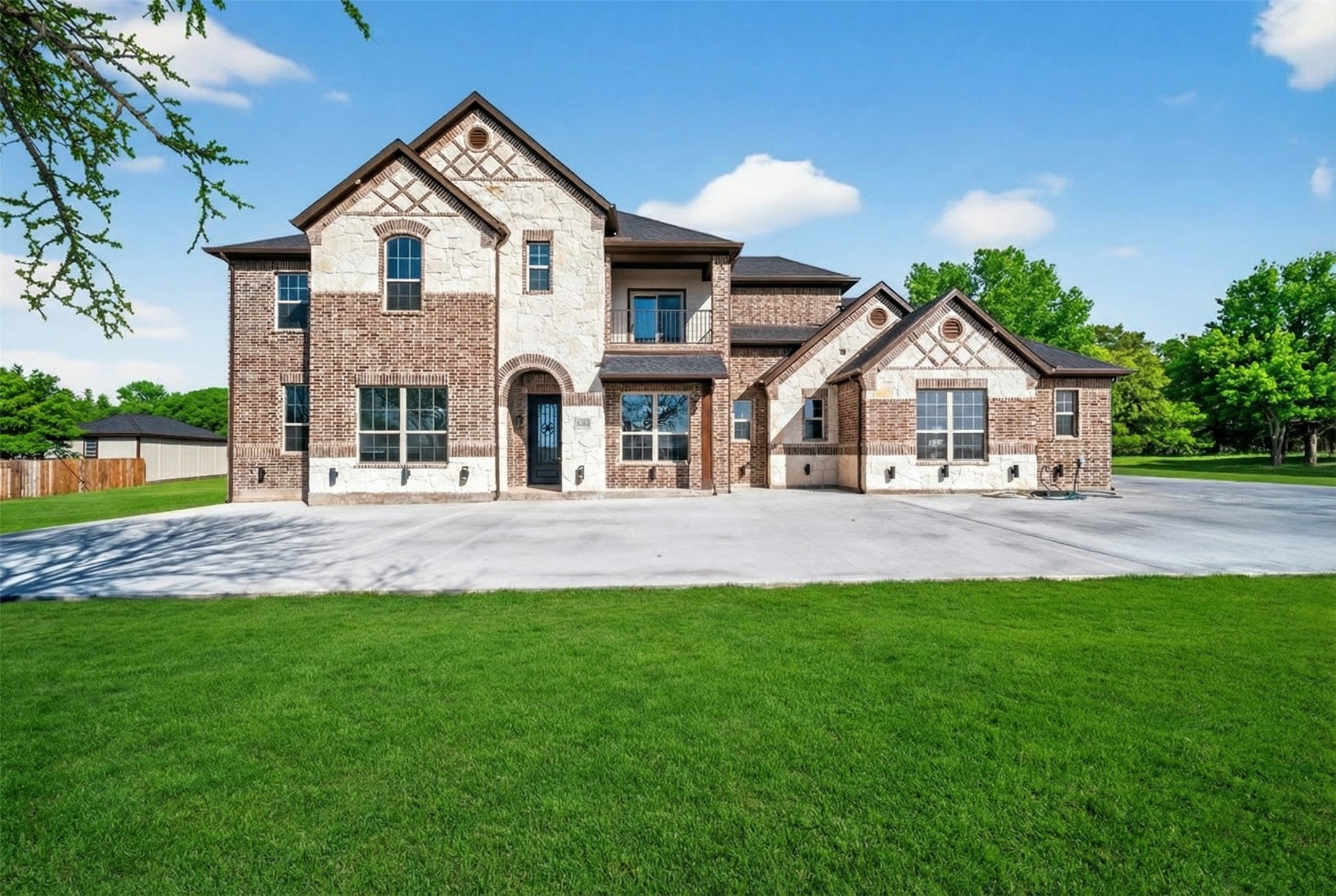 1530 S Houston School Road Lancaster TX 75146