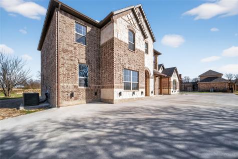 1530 S Houston School Road Lancaster TX 75146