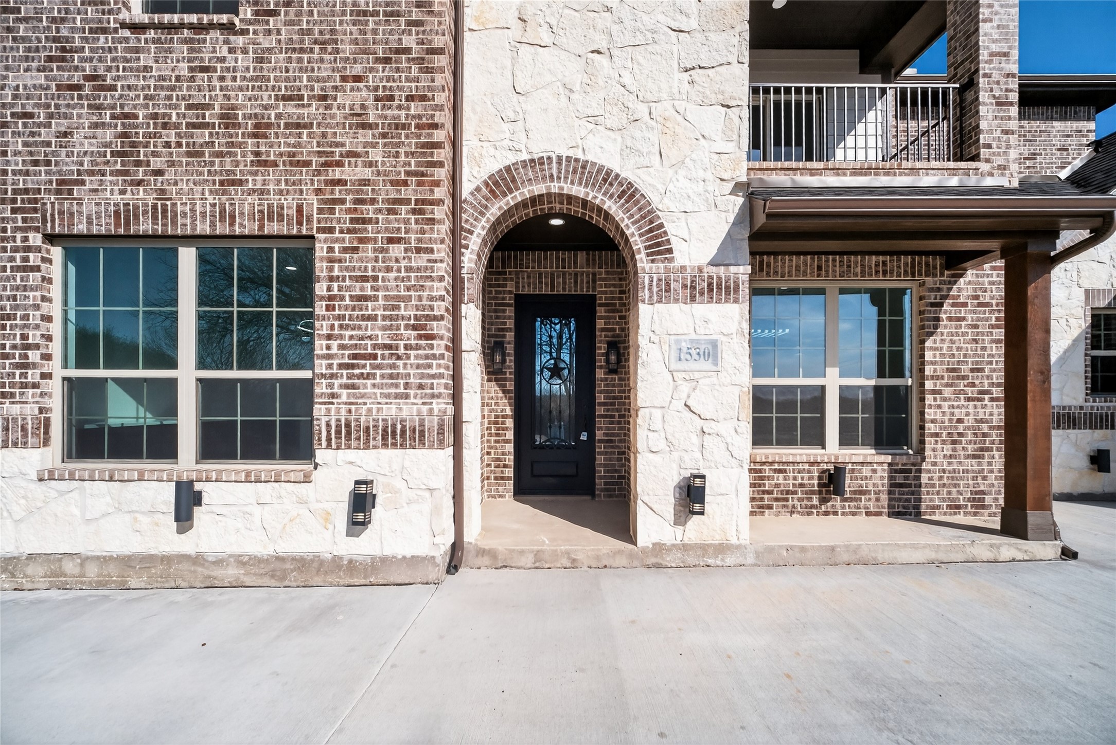 1530 S Houston School Road Lancaster TX 75146