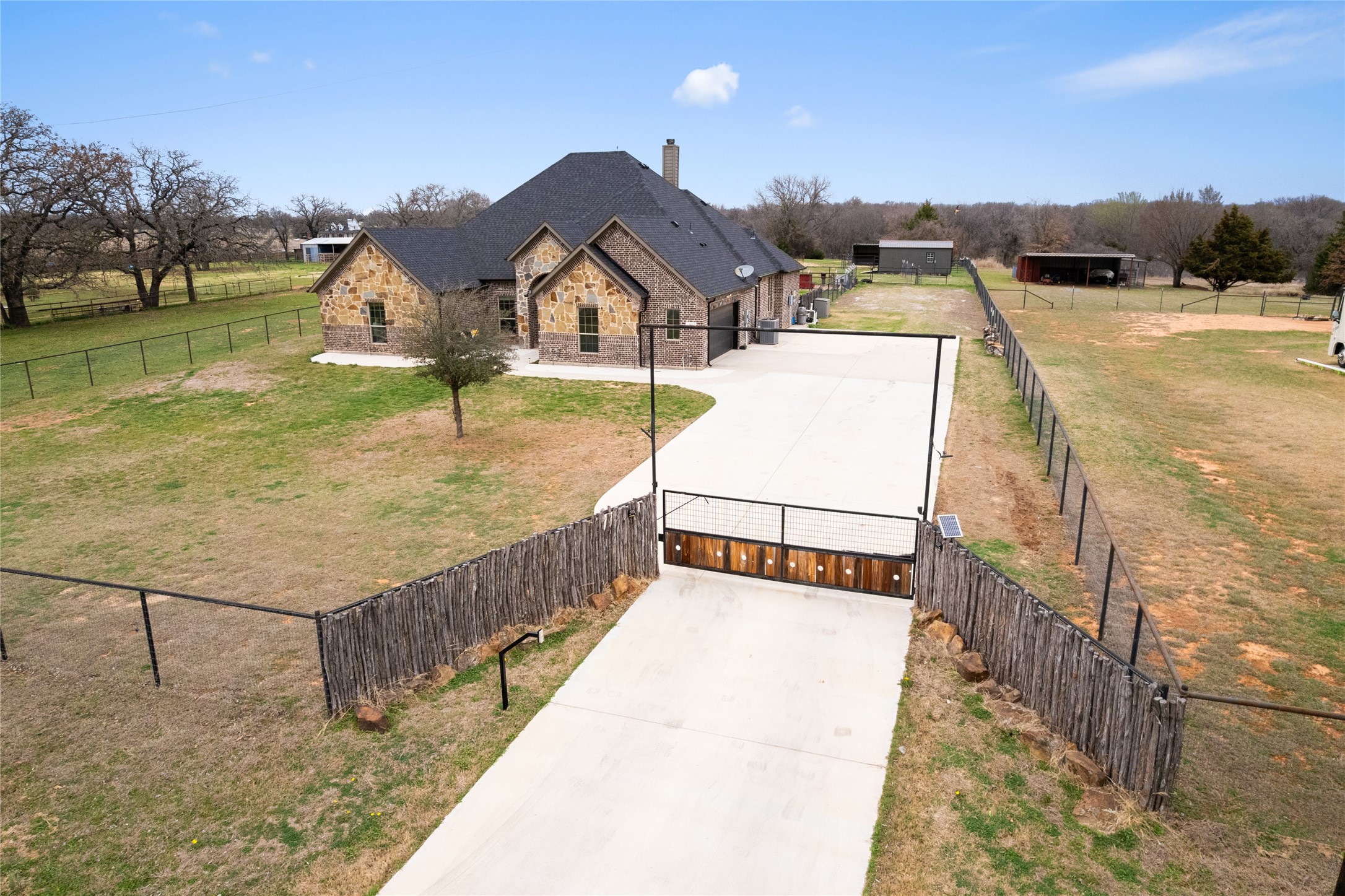 294 County Road 3386 Paradise TX 76073