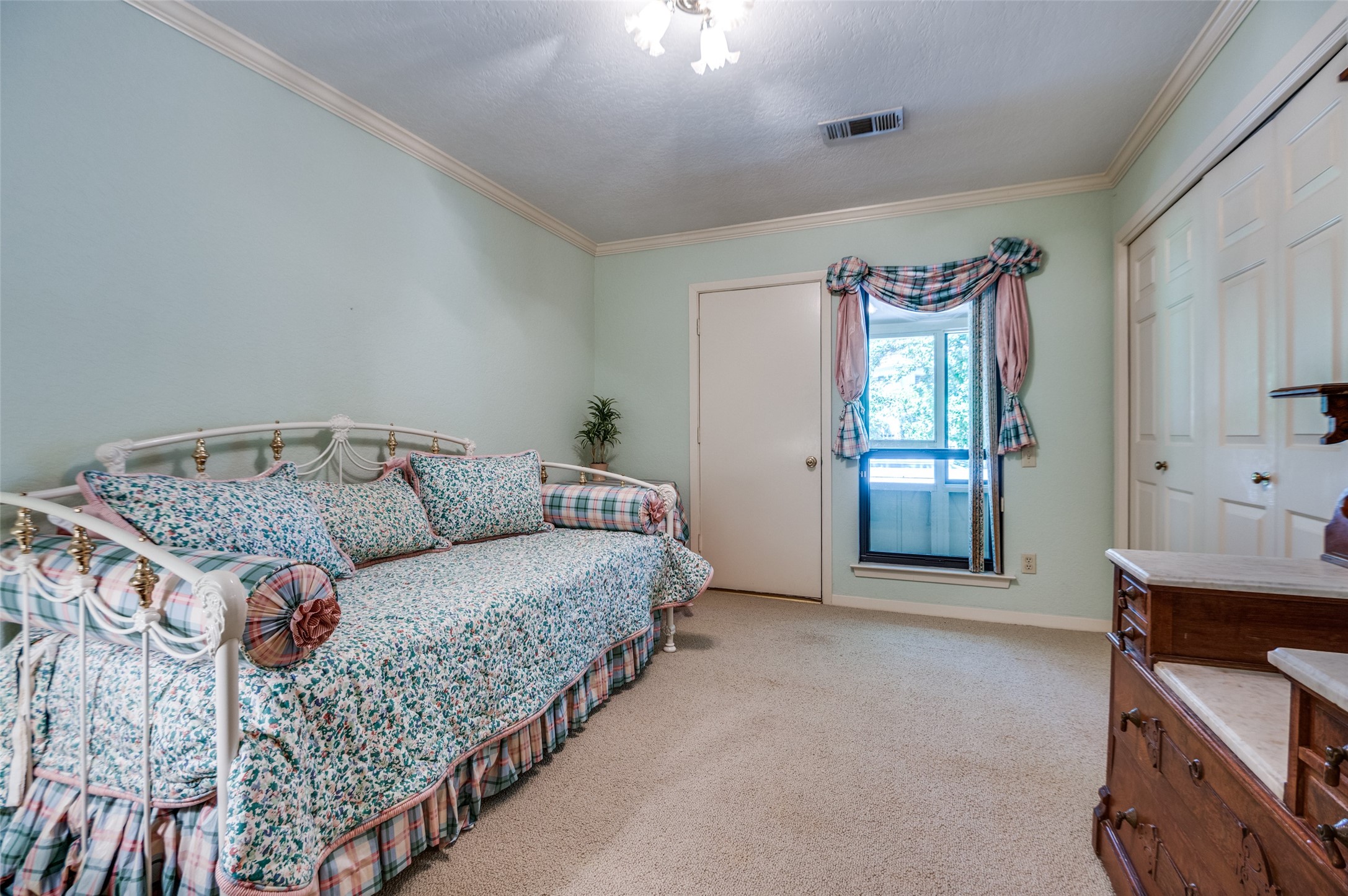 100 La Paz Court Irving TX 75062